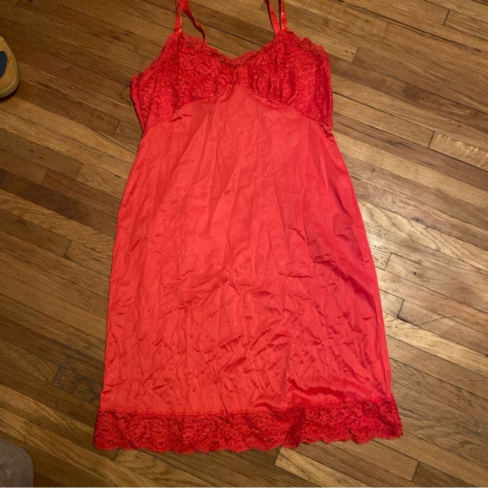 Vintage Elegant Scarlet Lace Chemise